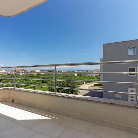 Ivana In Apartment Kastela