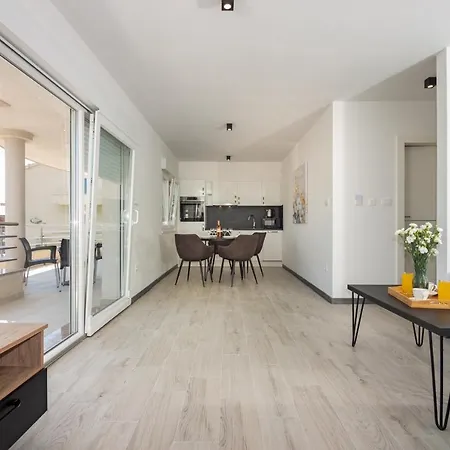 Apartment Ivana In Kastela